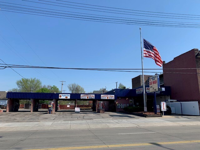 Primary Photo Of 15313 Kinsman Rd, Cleveland Carwash For Sale