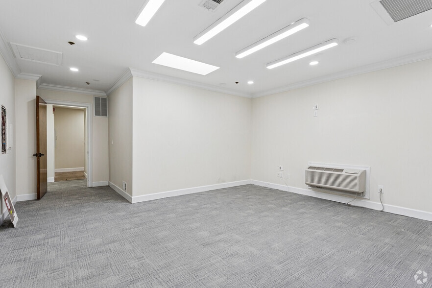 More Photos Of 1708 Peachtree St NW, Atlanta Medical For Sale