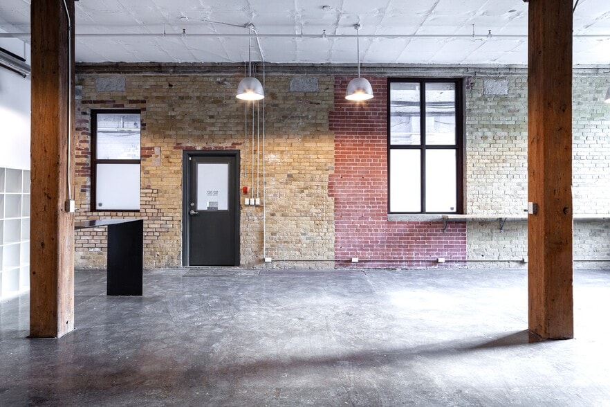 More Photos Of 276 Carlaw Av, Toronto Showroom For Lease