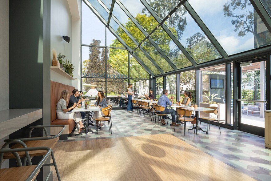More Photos Of 675 Anton Blvd, Costa Mesa Office For Lease