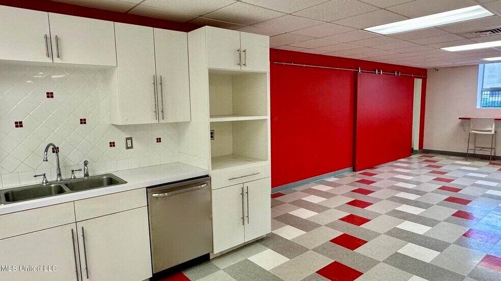 More Photos Of 277 E Pearl St, Jackson Office For Sale