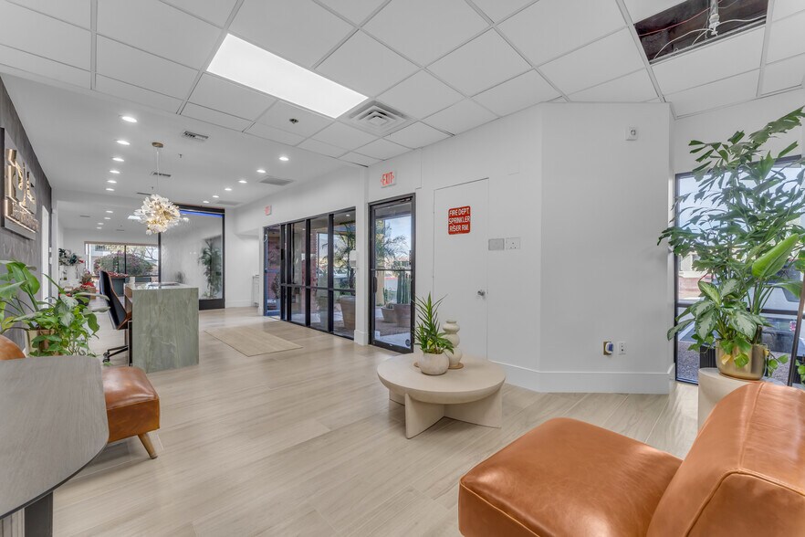 More Photos Of 7845 E Redfield Rd, Scottsdale Showroom For Lease