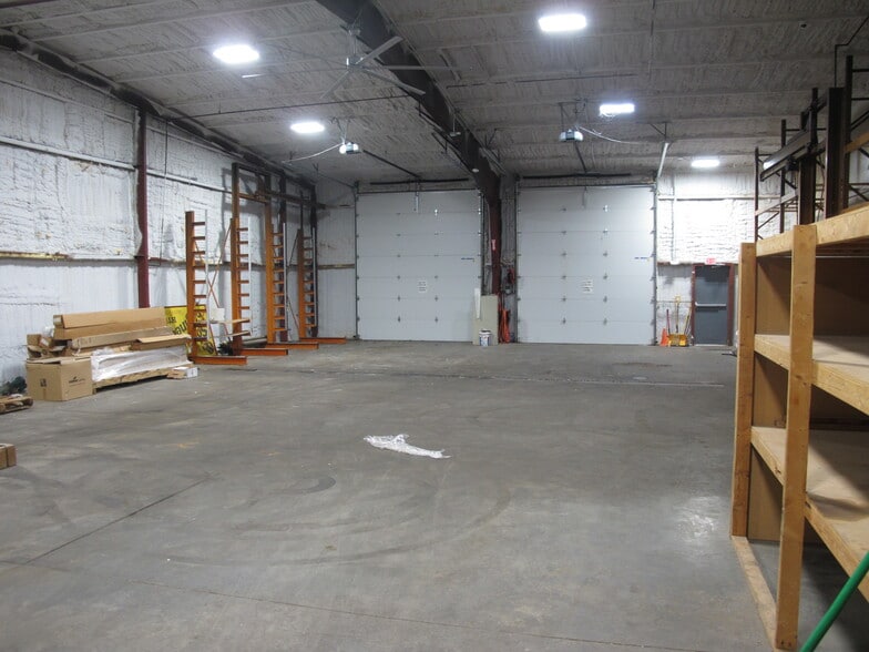 More Photos Of 1411 W Phelps St, Springfield Service For Sale