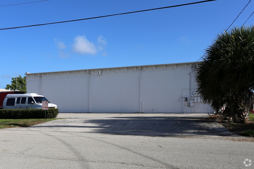 More Photos Of 1700 Australian Ave, Riviera Beach Warehouse For Lease