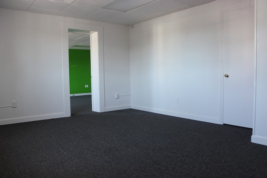 More Photos Of 2348 Whitney Ave, Hamden Storefront Retail Office For Lease