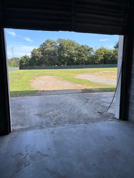 More Photos Of 2032 Sylvester Dr, Moultrie Unknown For Lease