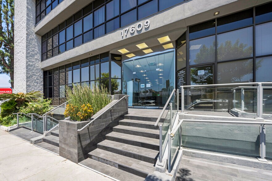 More Photos Of 17609 Ventura Blvd, Encino Office For Lease