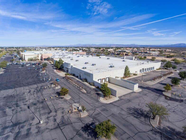 More Photos Of 2250 El Mercado Loop, Sierra Vista Department Store For Lease