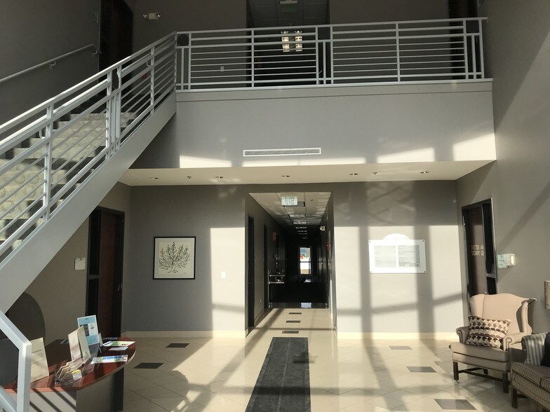 More Photos Of 9 Crystal Lake Rd, Lake In The Hills Office For Lease