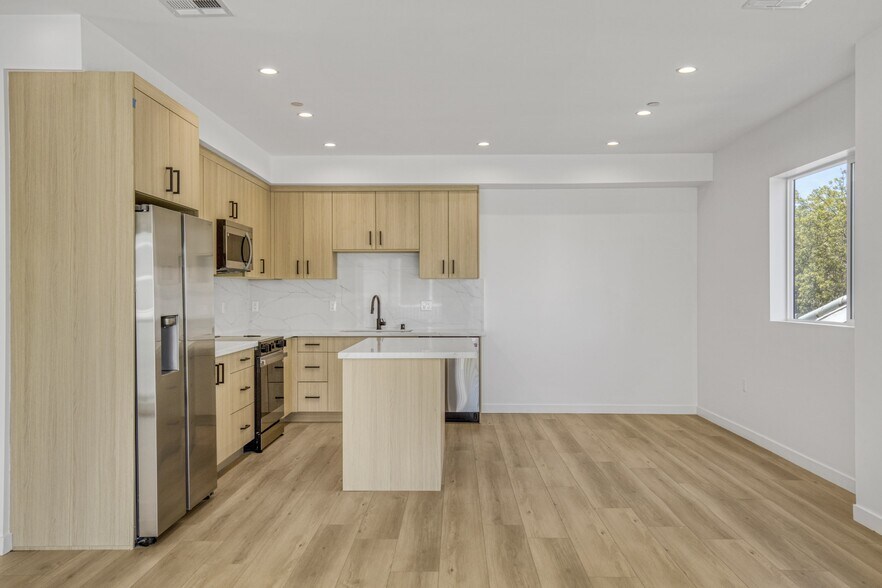 More Photos Of 10826 Hesby St, North Hollywood Apartments For Sale