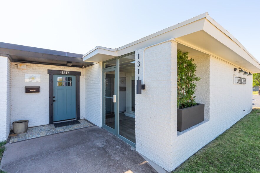 More Photos Of 1311 Hickory St, Abilene Office For Sale