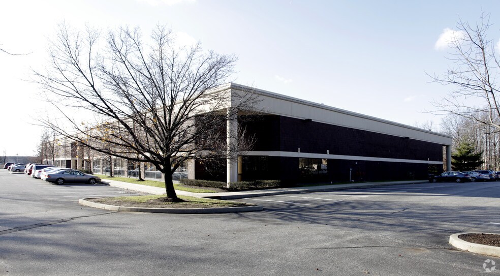 More Photos Of 425 Raritan Center Pky, Edison Warehouse For Lease