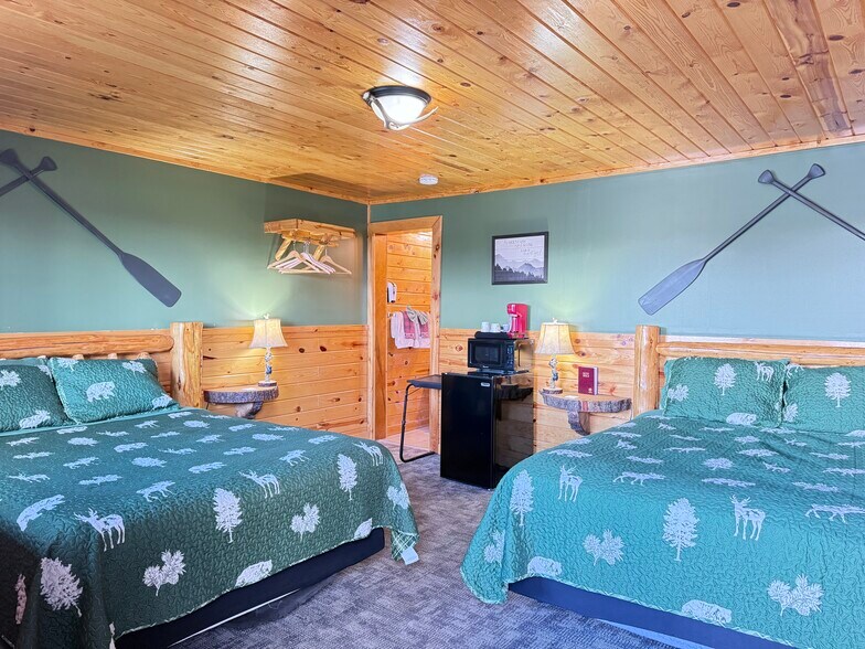 More Photos Of 1665 Whisper Ridge Rd, Ashton Hotel For Sale