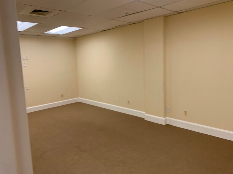 More Photos Of 602 S King St, Leesburg Office For Lease