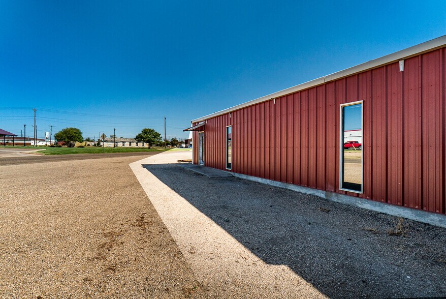 More Photos Of 201 E Service Rd, Tulia Restaurant For Sale