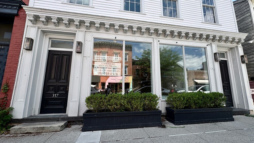 More Photos Of 317 Warren St, Hudson Storefront Retail Residential For Lease