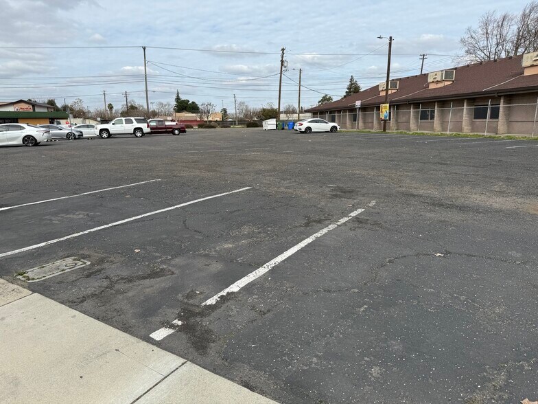 More Photos Of 624 N Golden State Blvd, Turlock Land For Lease
