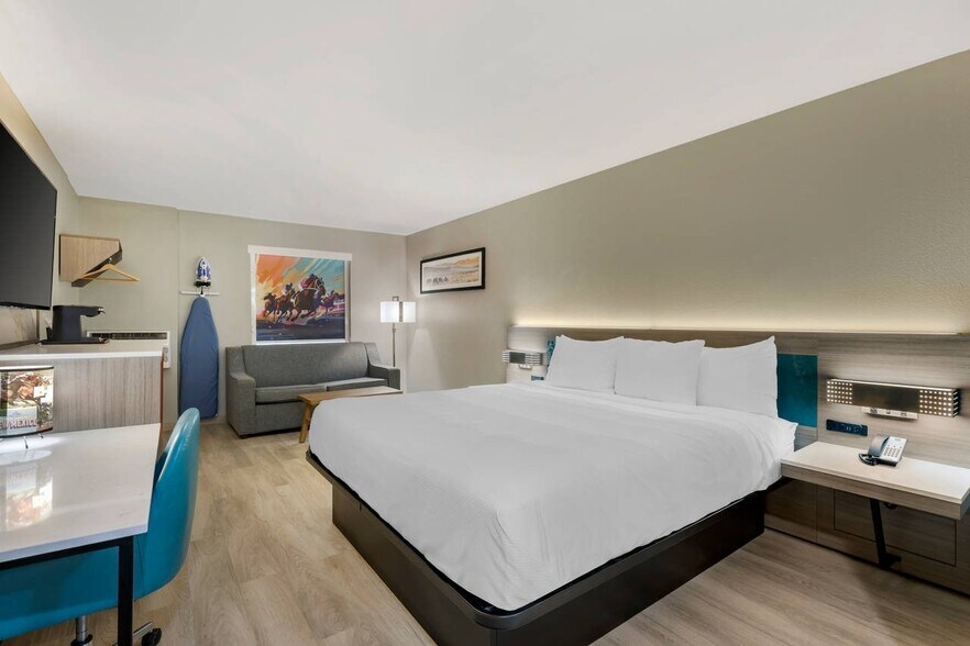 More Photos Of 412 US-70, Ruidoso Hotel For Sale
