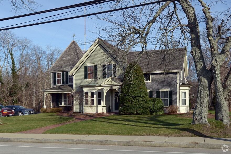 More Photos Of 12 Main St, Orleans Office For Sale