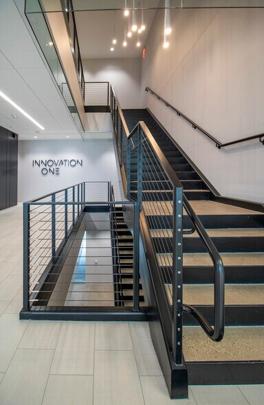 More Photos Of 1401 Discovery Pky, Milwaukee Office For Lease