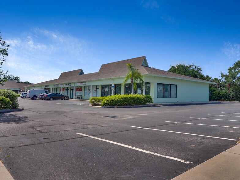 More Photos Of 6600 20th St, Vero Beach Unknown For Lease