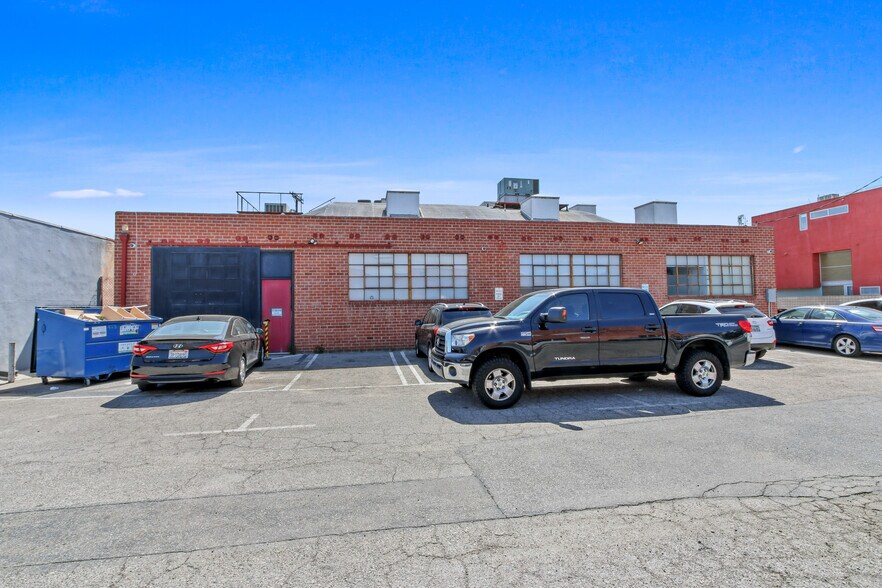 More Photos Of 523 Victoria Ave, Venice Loft Creative Space For Lease