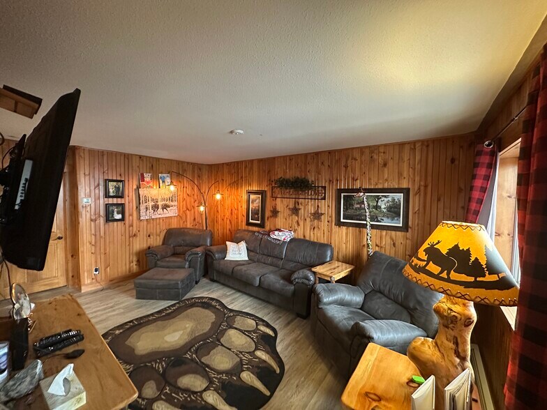 More Photos Of 171 Mission Rd, Wawa Hotel For Sale