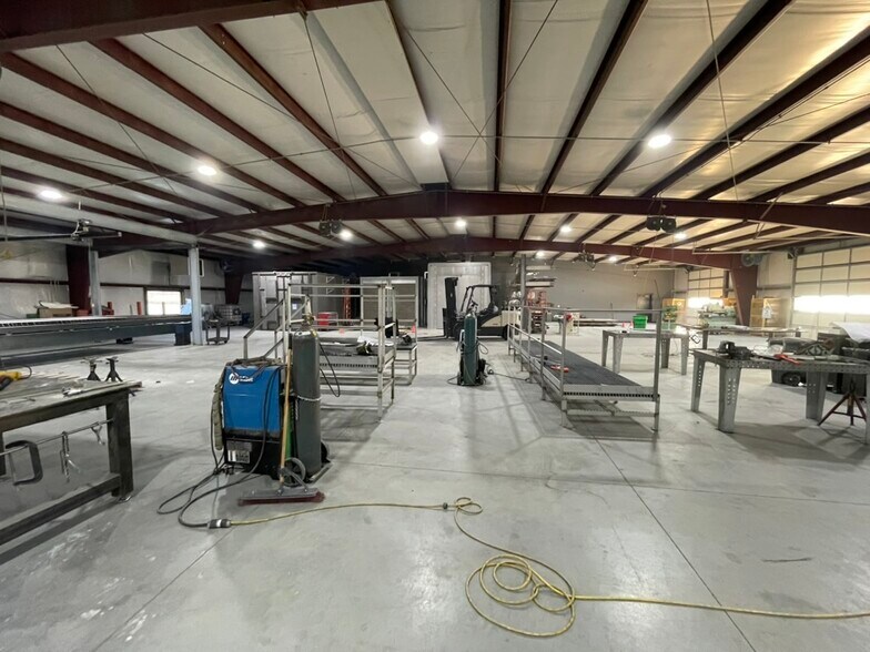 More Photos Of 1700 Commerce Dr, Tonganoxie Warehouse For Sale