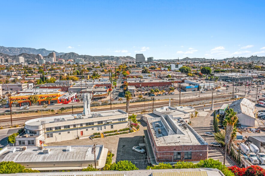 More Photos Of 5223-5245 W San Fernando Rd, Los Angeles Showroom For Lease