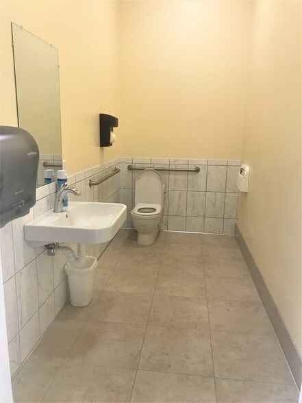 More Photos Of 3960 El Camino Real, Palo Alto Storefront Retail Office For Lease