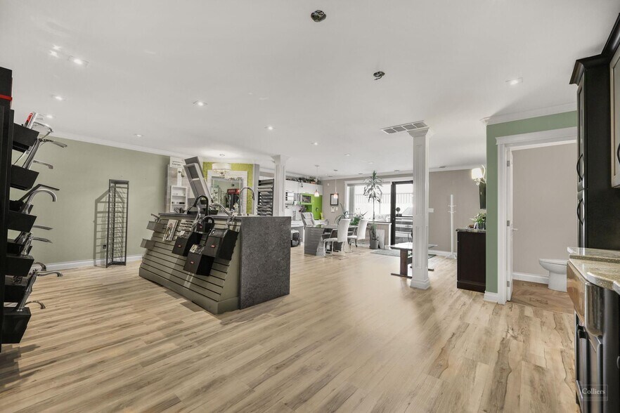 More Photos Of 38 Bigwin Rd, Hamilton Warehouse For Sale