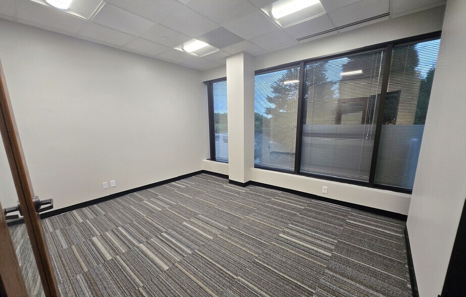 More Photos Of 7100 Northland Cir N, Brooklyn Park Office For Lease
