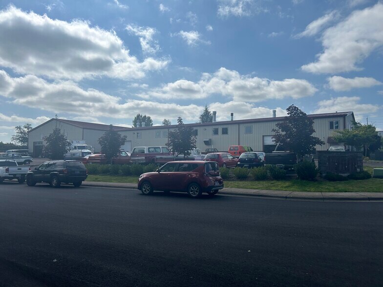 More Photos Of 15114 SW Arrow St, Sherwood Manufacturing For Sale