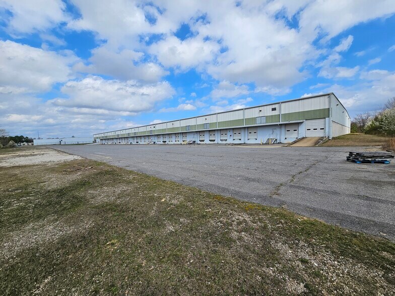 More Photos Of 4270 Chrysler Dr, Memphis Distribution For Lease