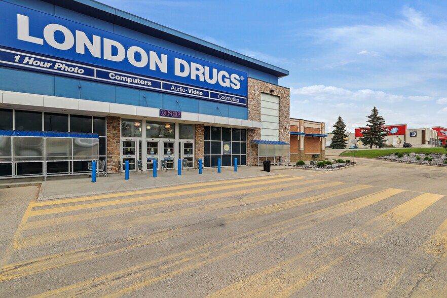 More Photos Of 993 Fir St, Sherwood Park General Retail For Lease