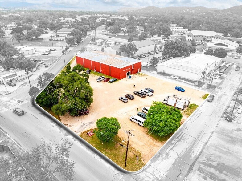 More Photos Of 1100 Water St, Kerrville Warehouse For Sale