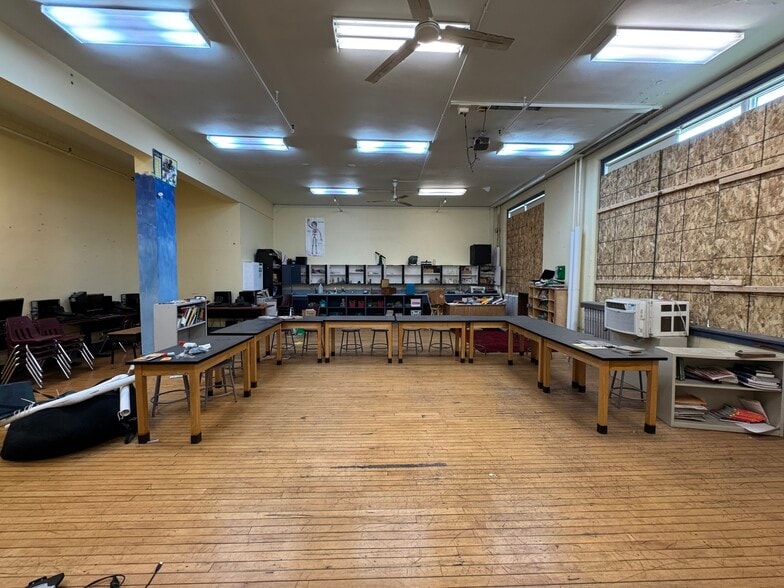 More Photos Of 1000 47th St, Chicago Religious Facility For Sale