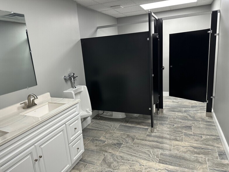 More Photos Of 7505 Sussex Dr, Florence Medical For Lease