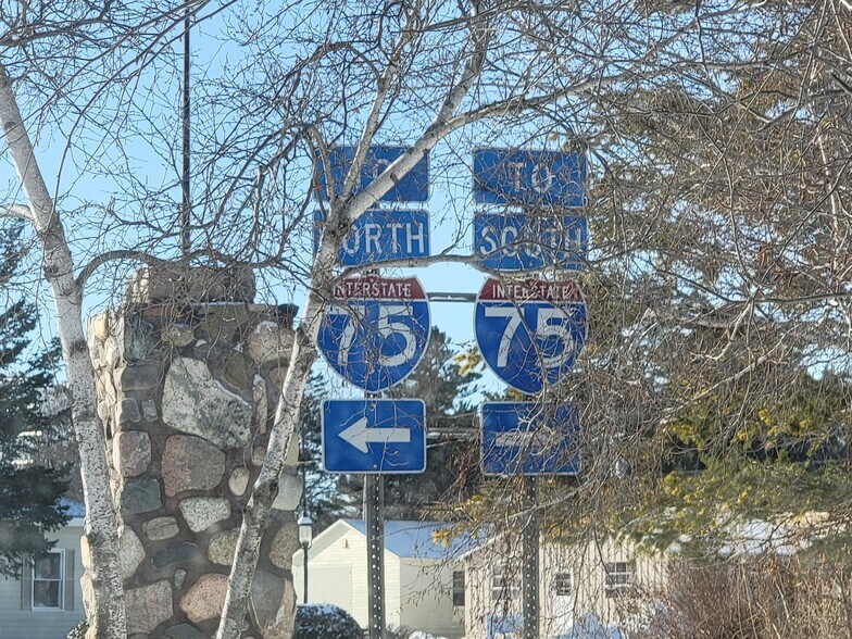 More Photos Of 217 E Central Ave, Mackinaw City Storefront For Lease