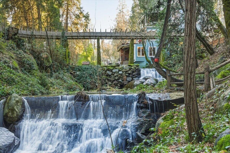 More Photos Of 301-317 S Pine St, Nevada City Hotel For Sale