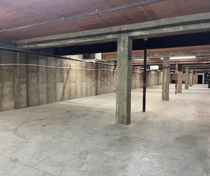 Primary Photo Of 1912 NE Broadway St, Minneapolis Warehouse For Lease