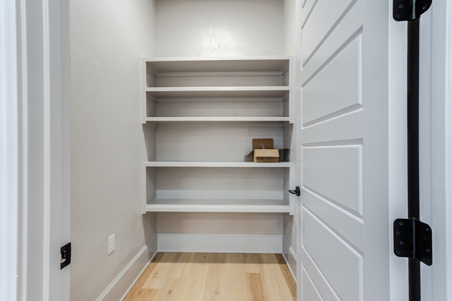 More Photos Of 1420 N Slide Rd, Lubbock Unknown For Lease