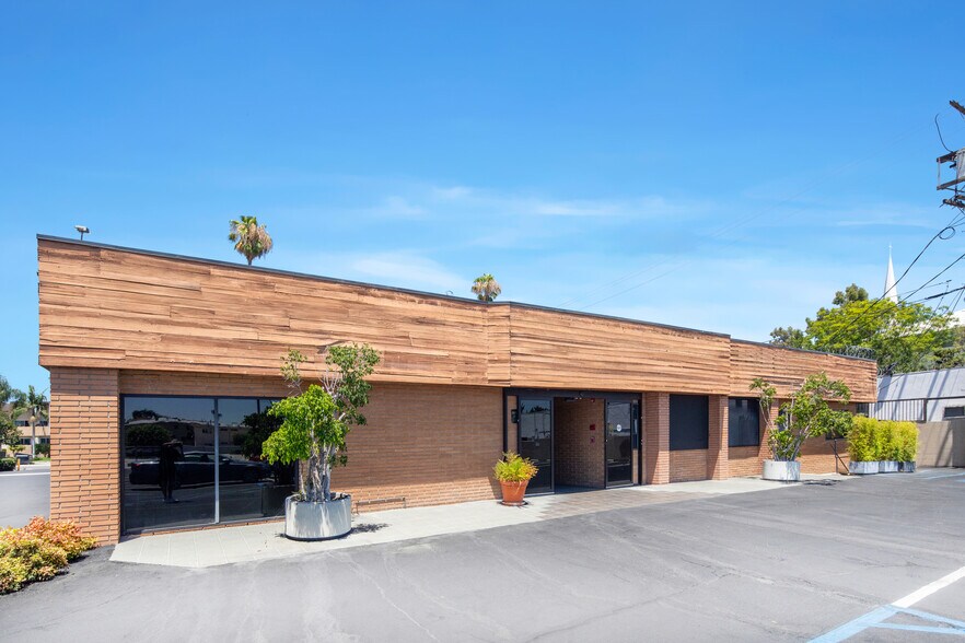 Primary Photo Of 14914 Sherman Way, Van Nuys Medical For Sale