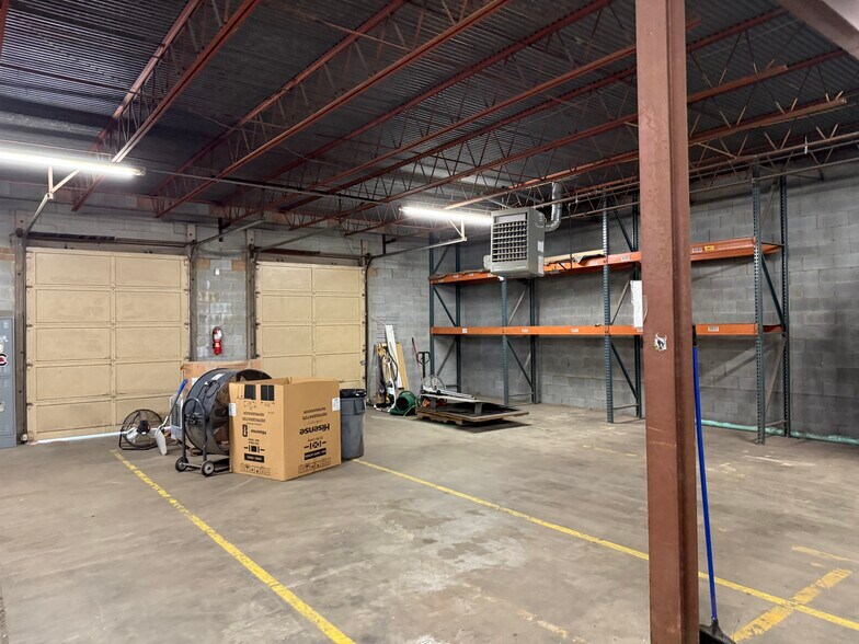 More Photos Of 900-920 W Fairfield Rd, High Point Warehouse For Lease