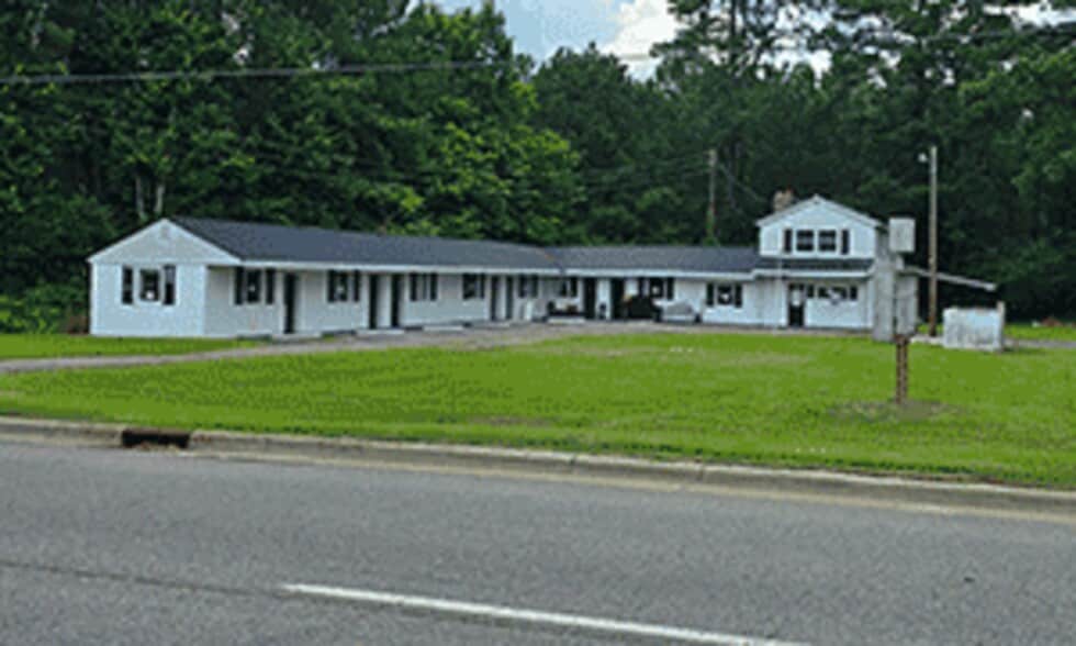 Primary Photo Of 2135 US Highway 17 N, Merry Hill Hotel For Sale