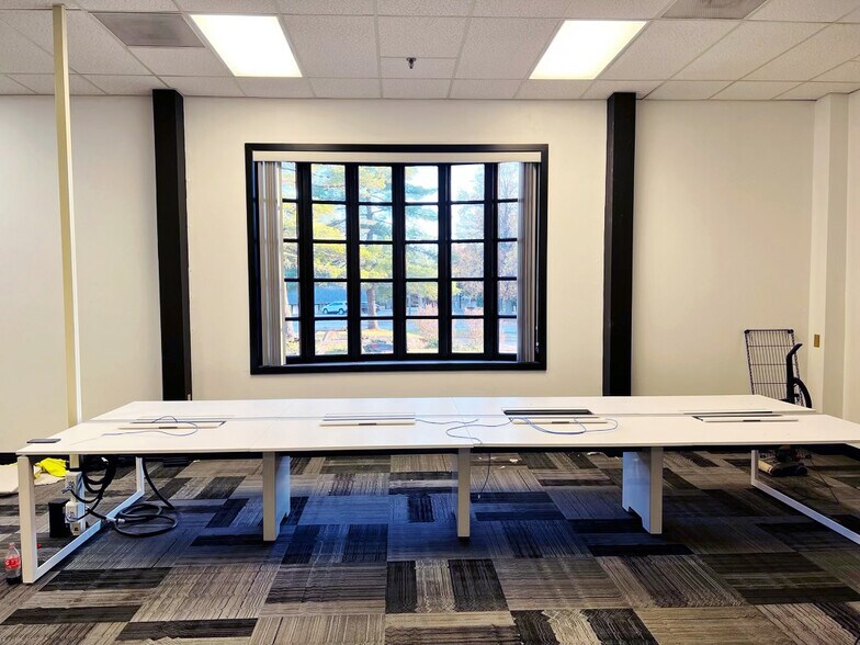 More Photos Of 1600 Heritage Lndg, Saint Charles Office For Lease