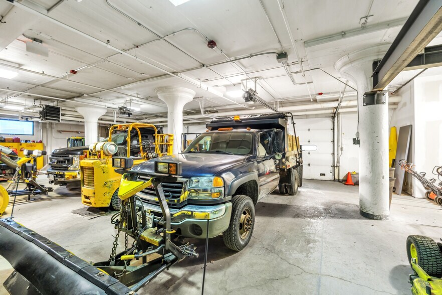 More Photos Of 80 Optical Dr, Southbridge Flex For Lease