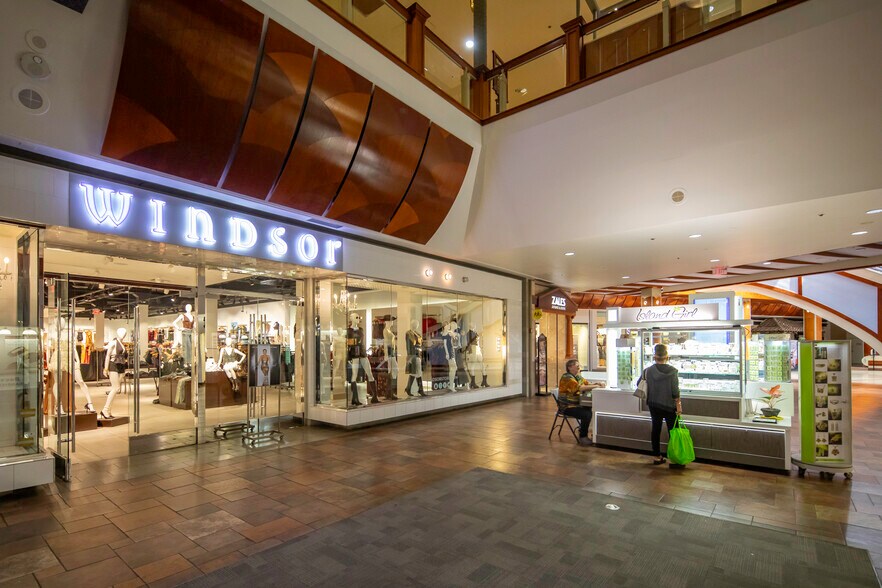 More Photos Of 98-1005 Moanalua Rd, Aiea Department Store For Lease