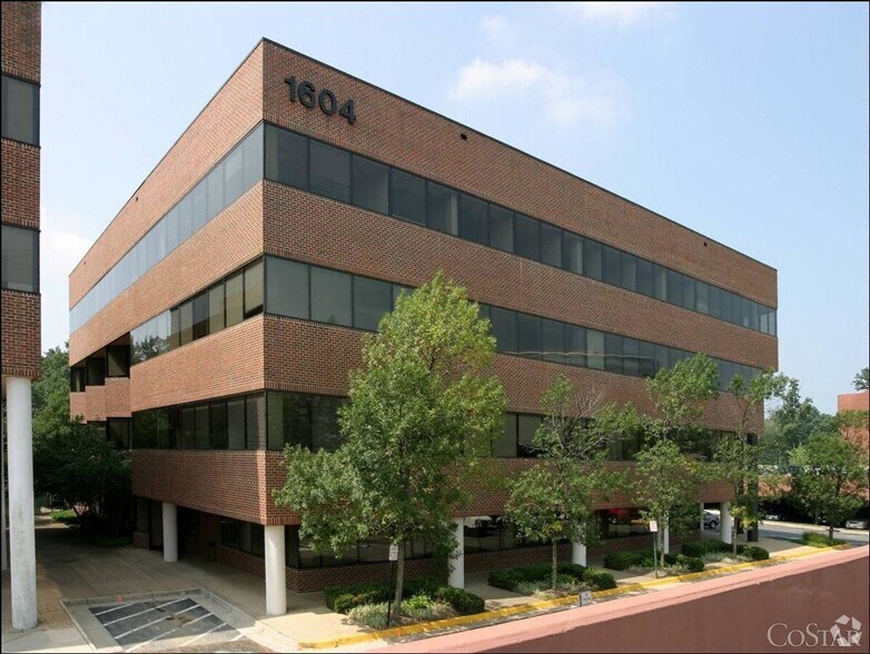 More Photos Of 1604 Spring Hill Rd, Vienna Office For Lease