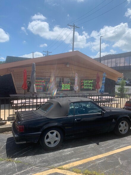 More Photos Of 544 Gravois Rd, Fenton Restaurant For Lease